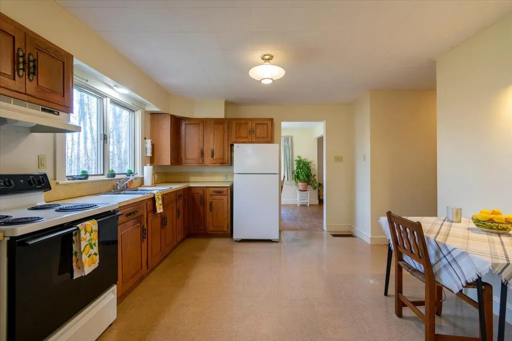 415 Molyneaux Road Camden ME 04843