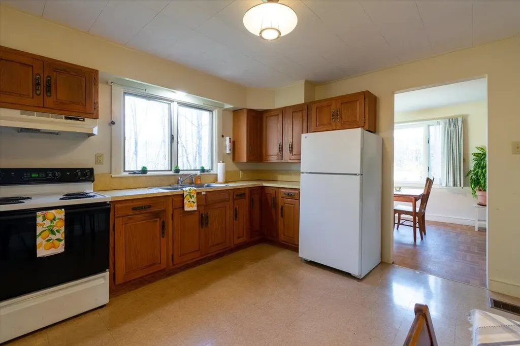 415 Molyneaux Road Camden ME 04843