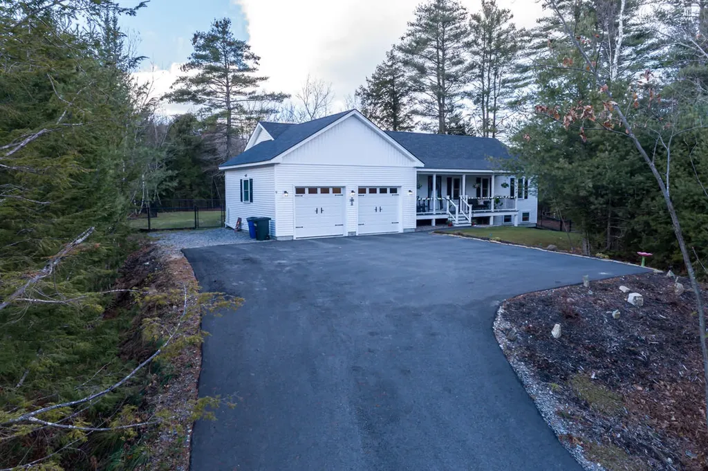 9 Young Road Lisbon ME 04250