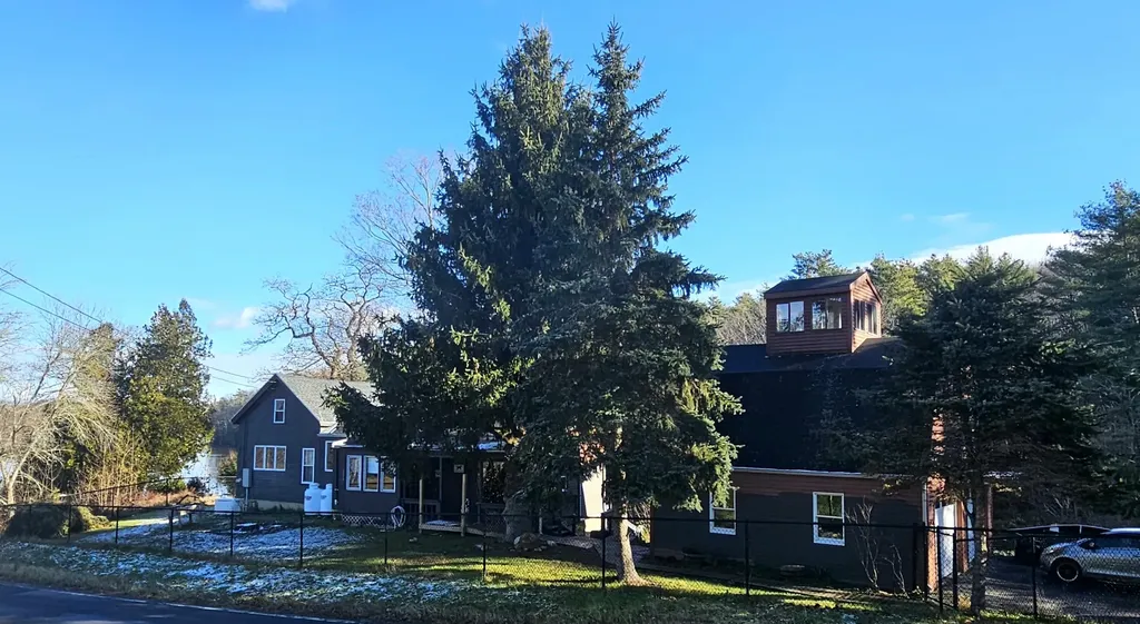 498 River Road Dresden ME 04342