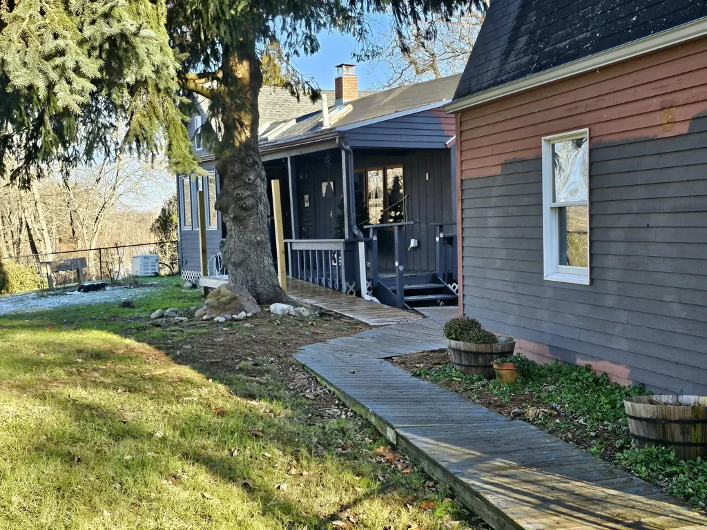 498 River Road Dresden ME 04342