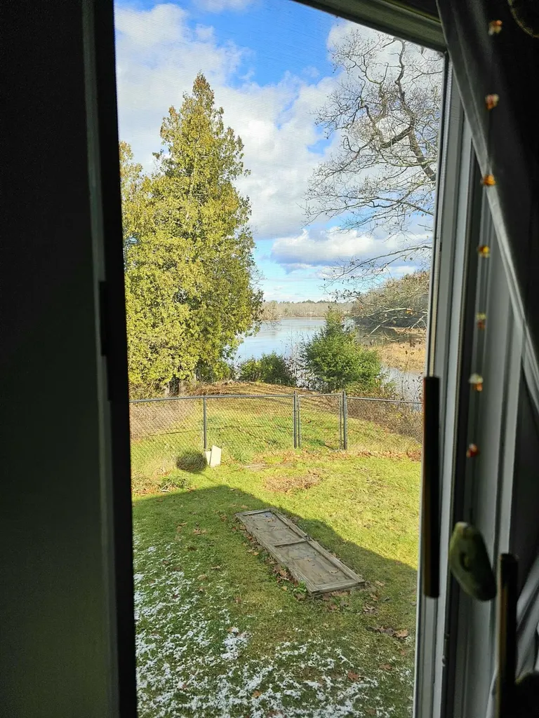 498 River Road Dresden ME 04342