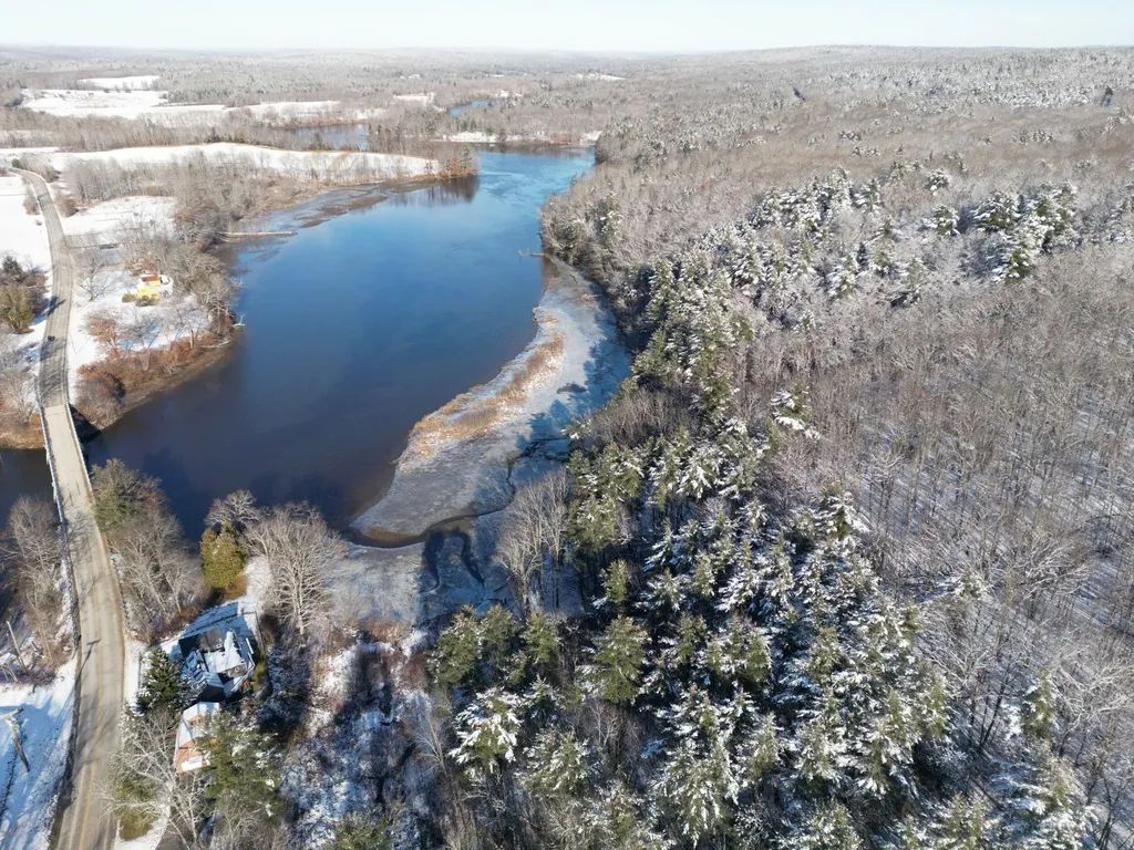 498 River Road Dresden ME 04342