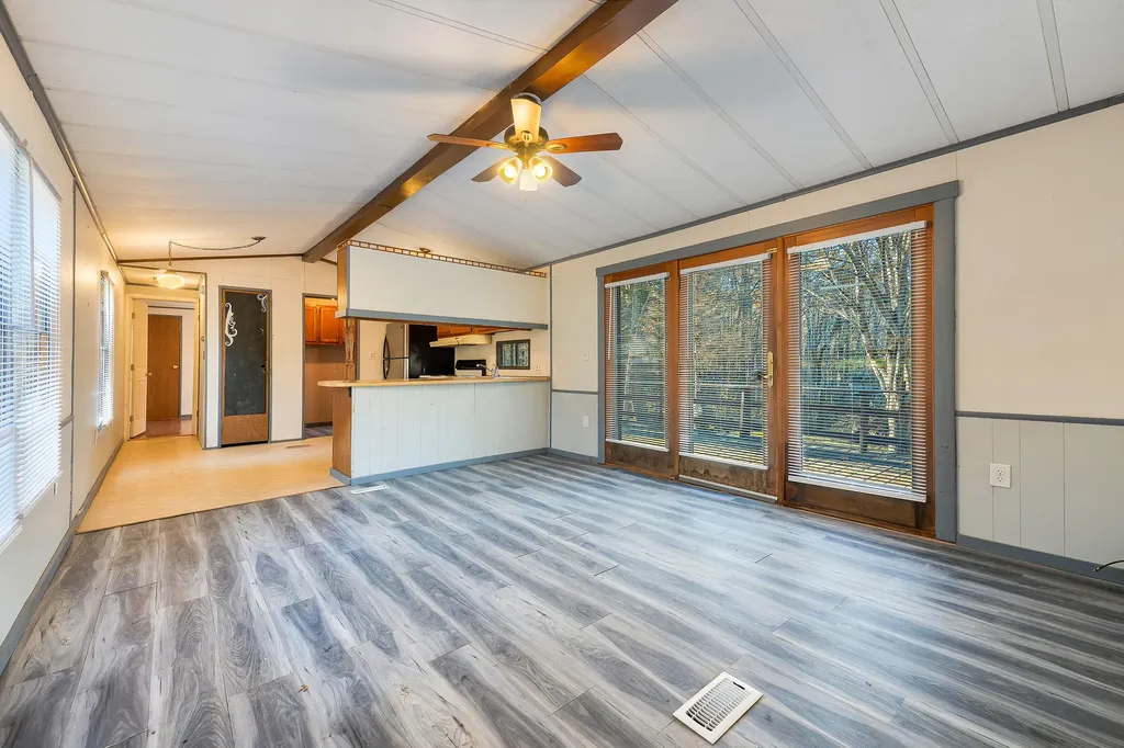 15 Brown Road Wiscasset ME 04578