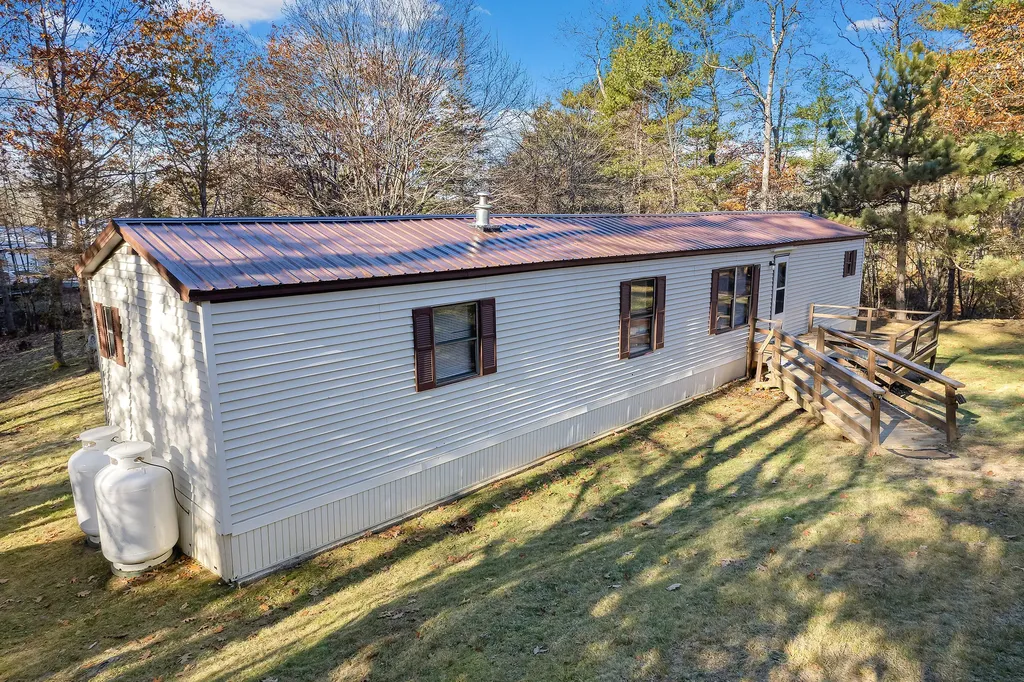 15 Brown Road Wiscasset ME 04578