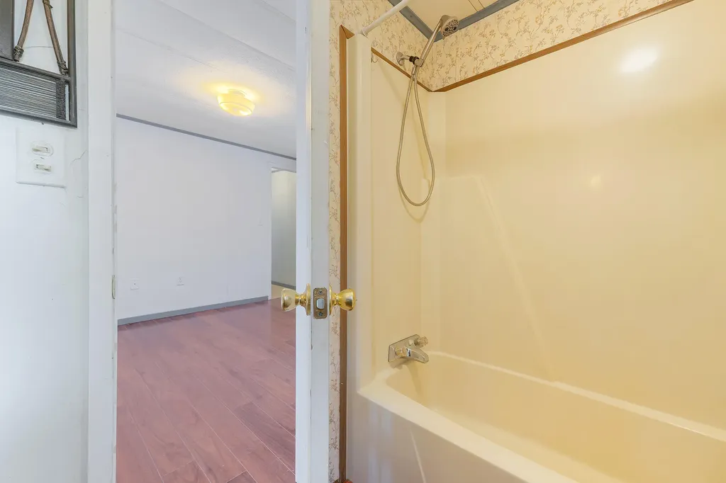 15 Brown Road Wiscasset ME 04578