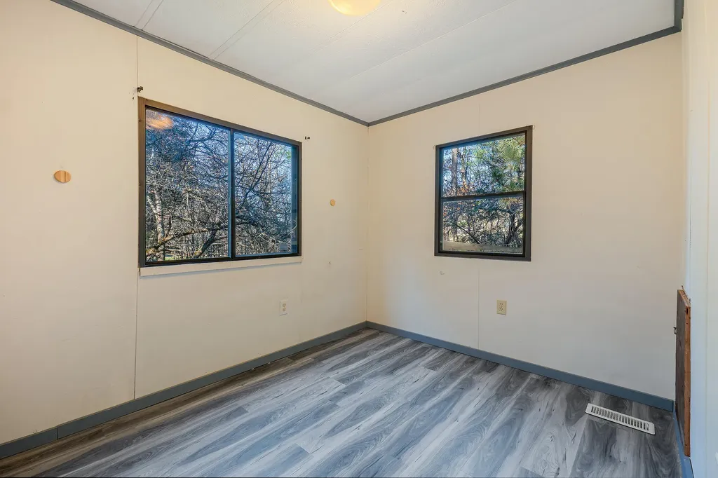 15 Brown Road Wiscasset ME 04578