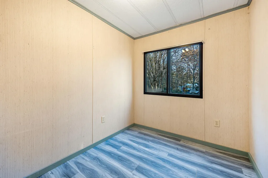 15 Brown Road Wiscasset ME 04578