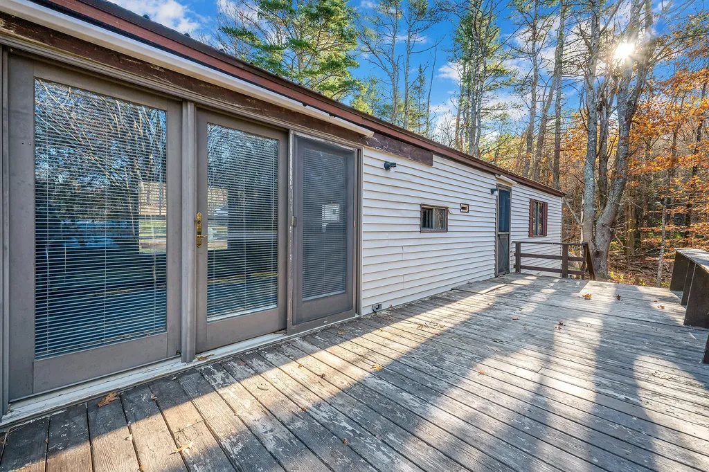 15 Brown Road Wiscasset ME 04578