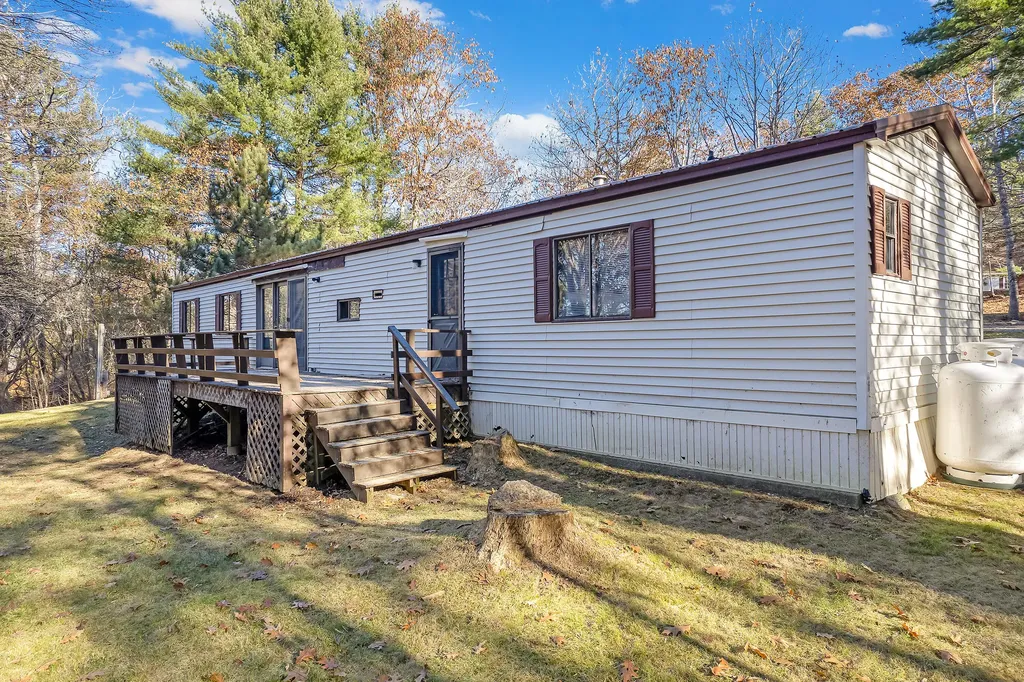 15 Brown Road Wiscasset ME 04578
