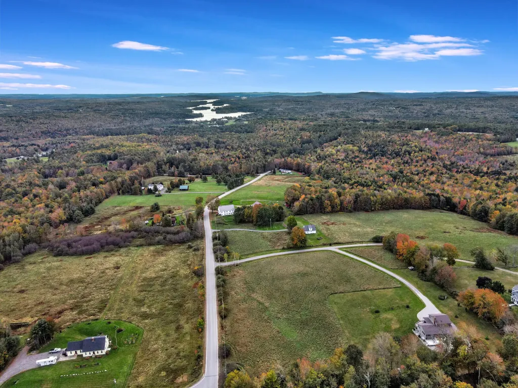 15 Sunrise Lane Readfield ME 04355