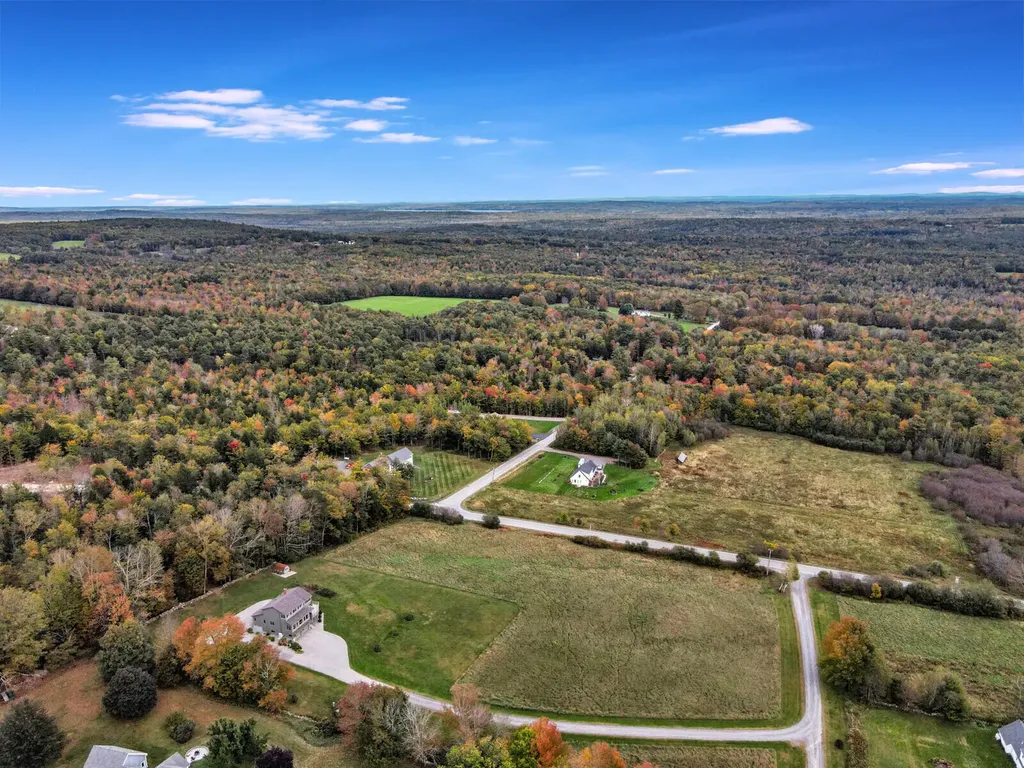 15 Sunrise Lane Readfield ME 04355