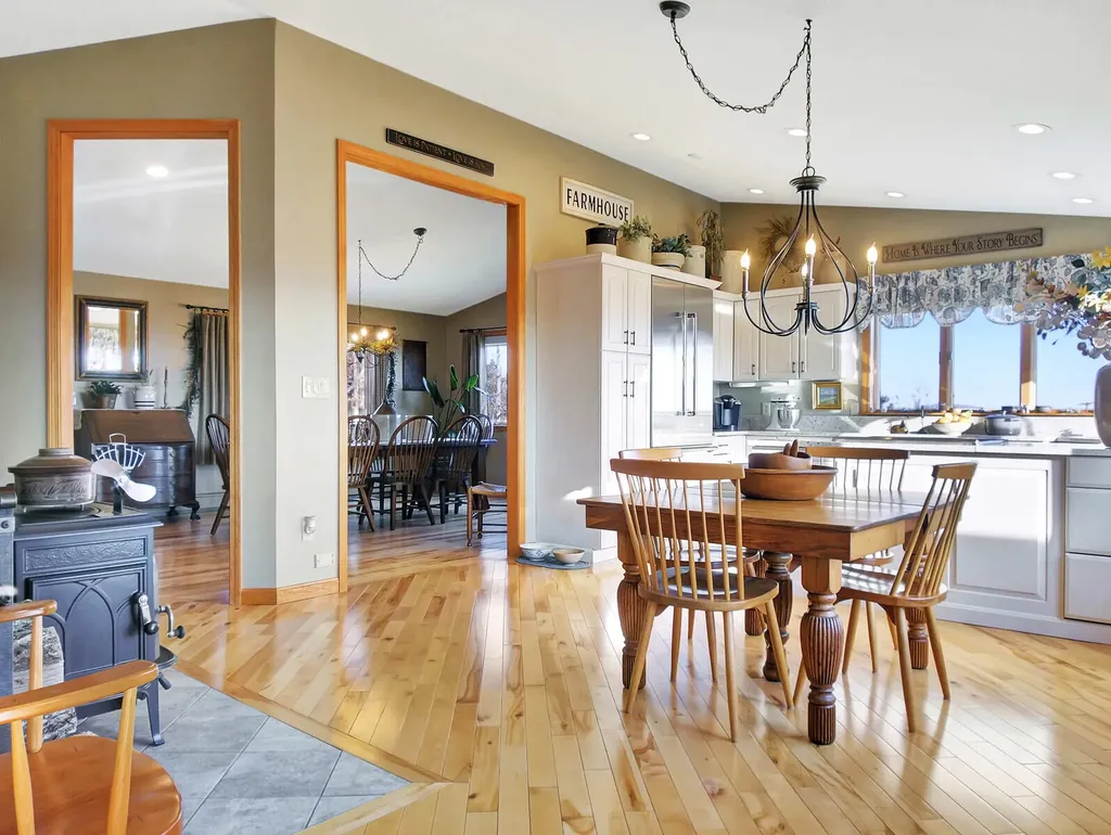 15 Sunrise Lane Readfield ME 04355