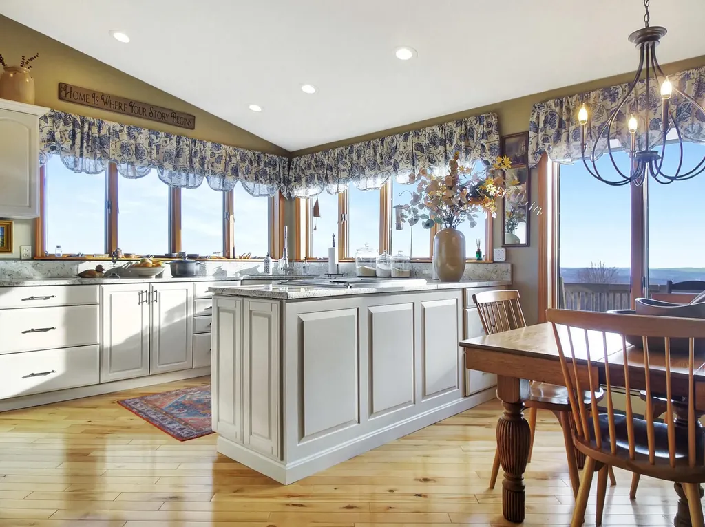 15 Sunrise Lane Readfield ME 04355