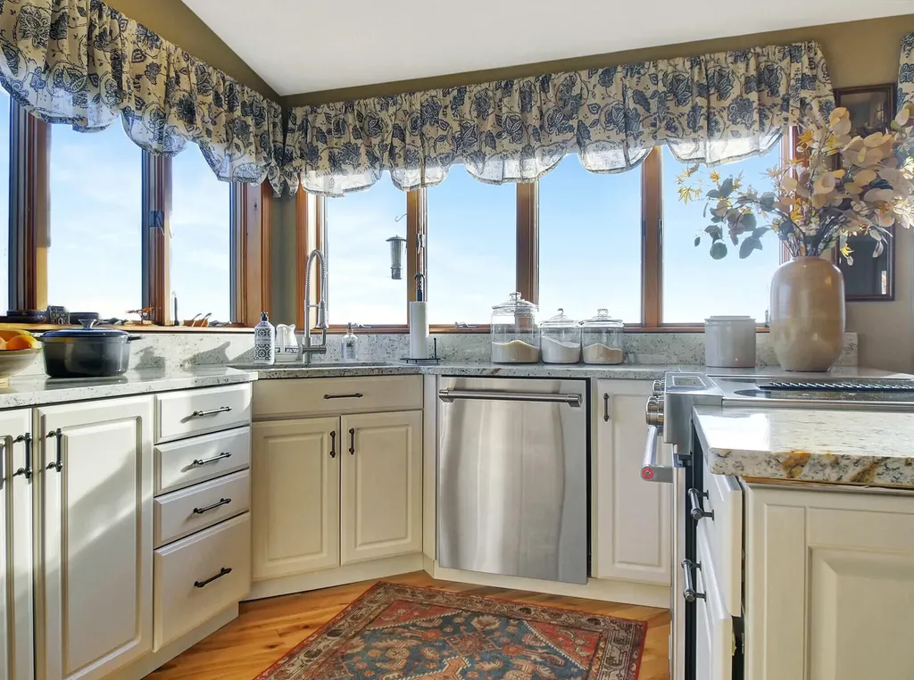 15 Sunrise Lane Readfield ME 04355