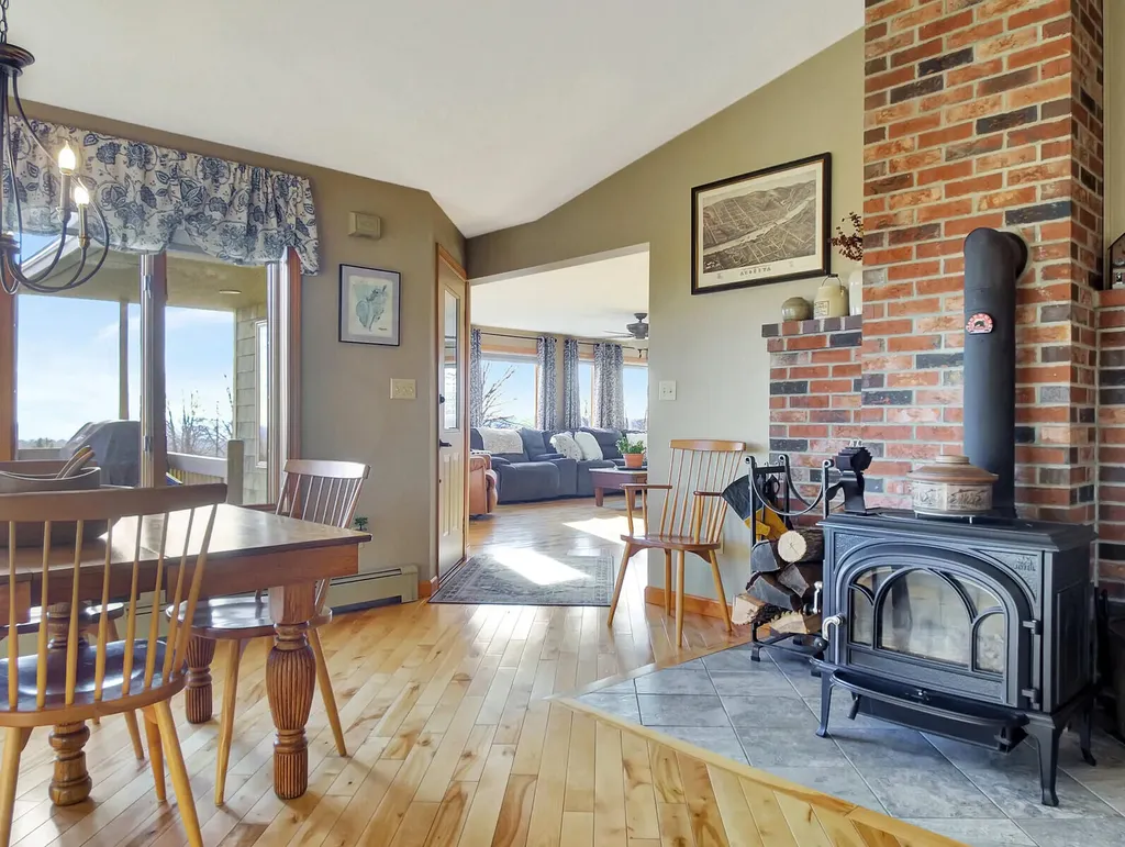 15 Sunrise Lane Readfield ME 04355