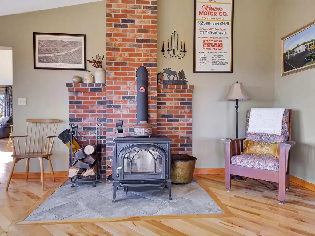 15 Sunrise Lane Readfield ME 04355