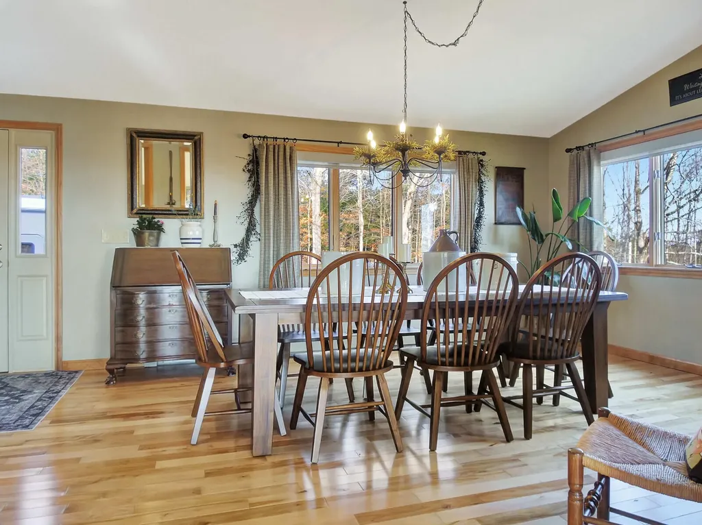 15 Sunrise Lane Readfield ME 04355