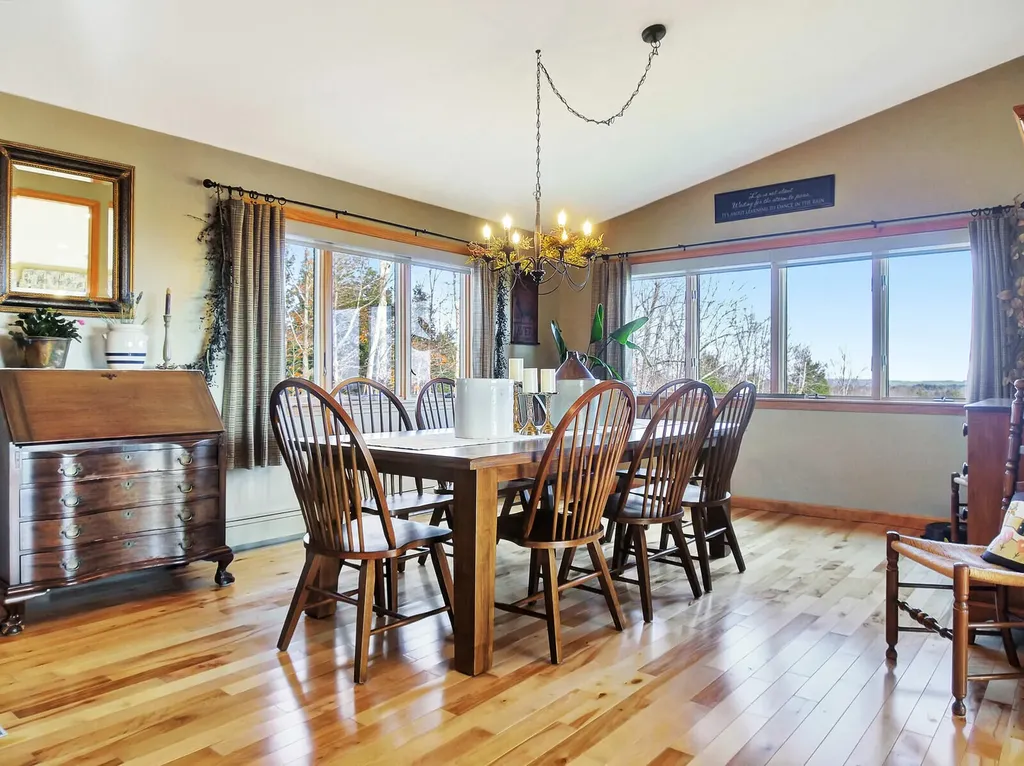 15 Sunrise Lane Readfield ME 04355