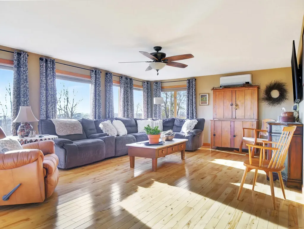 15 Sunrise Lane Readfield ME 04355