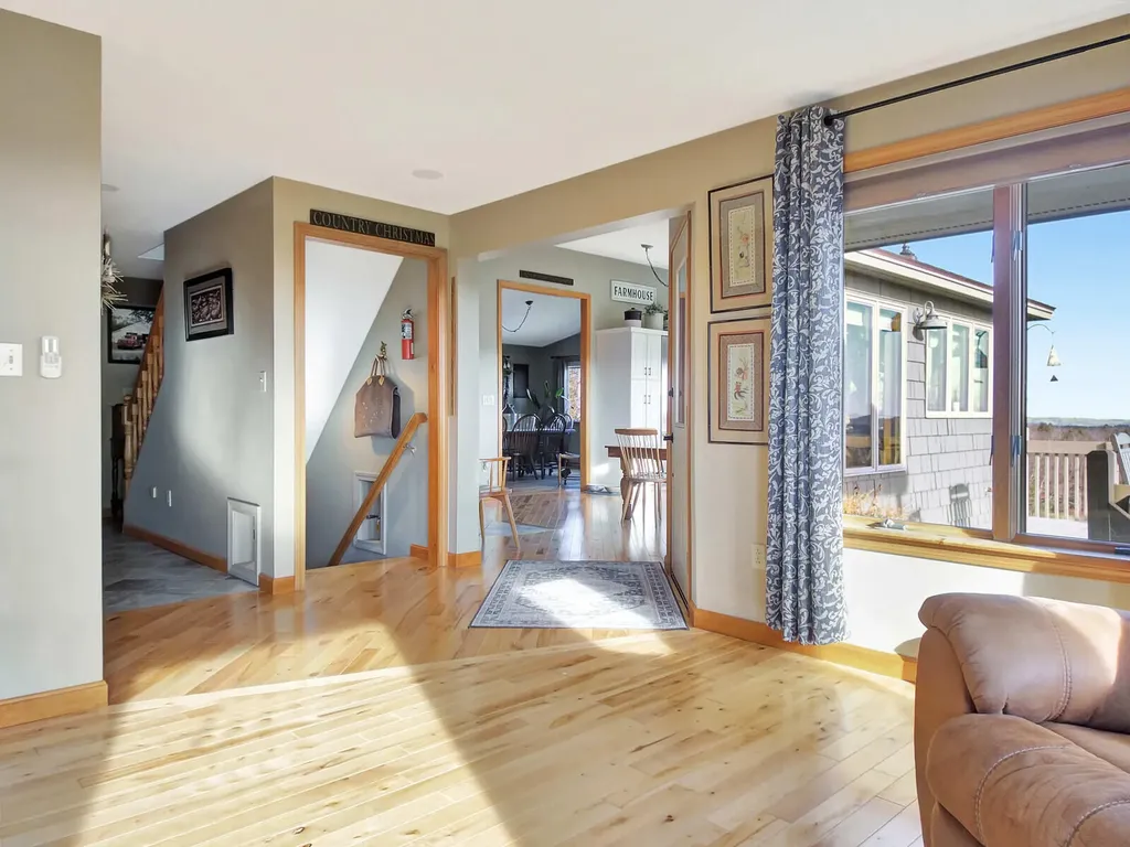 15 Sunrise Lane Readfield ME 04355