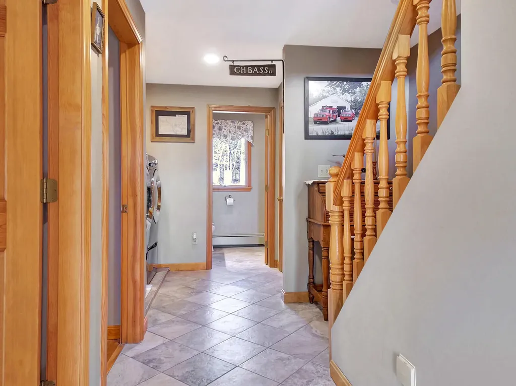 15 Sunrise Lane Readfield ME 04355