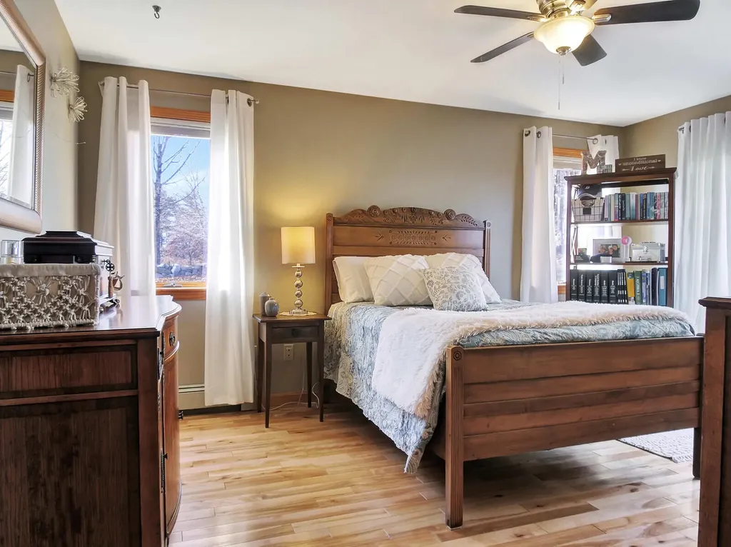 15 Sunrise Lane Readfield ME 04355