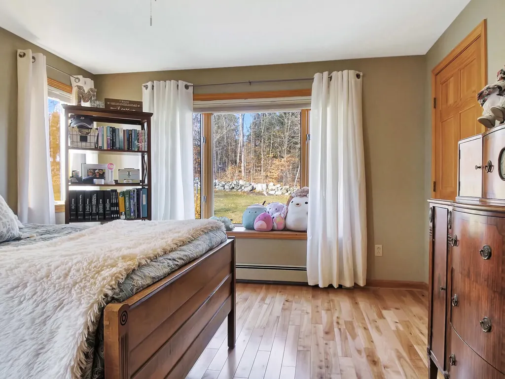 15 Sunrise Lane Readfield ME 04355