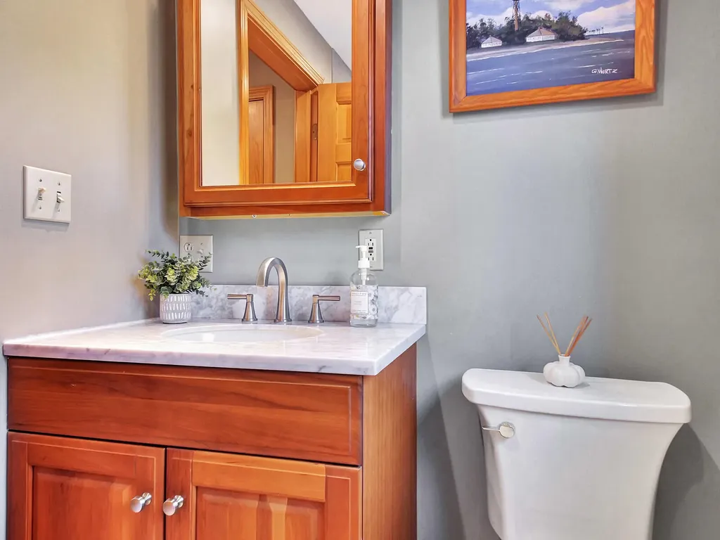15 Sunrise Lane Readfield ME 04355