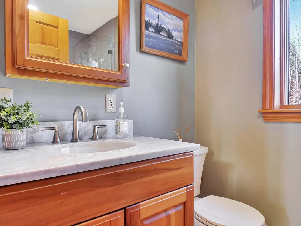 15 Sunrise Lane Readfield ME 04355