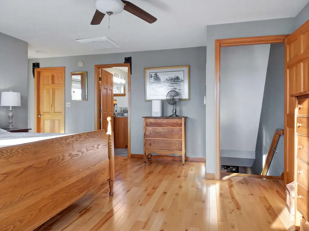 15 Sunrise Lane Readfield ME 04355