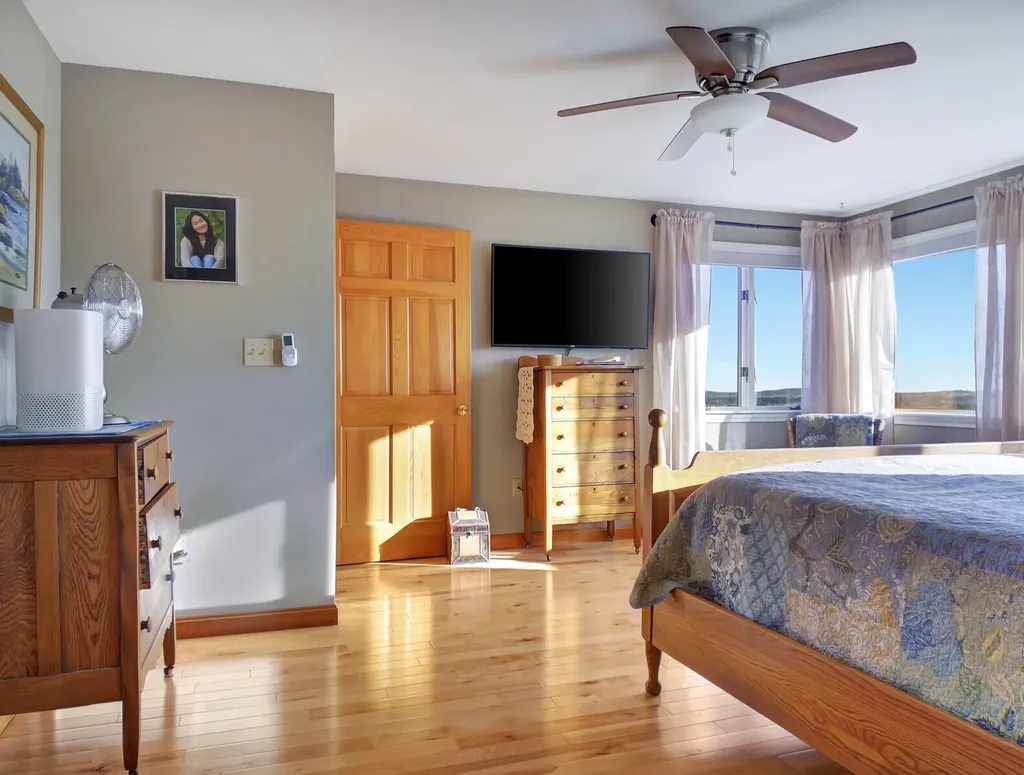 15 Sunrise Lane Readfield ME 04355