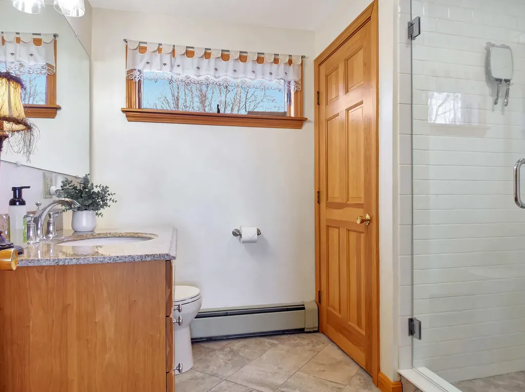 15 Sunrise Lane Readfield ME 04355