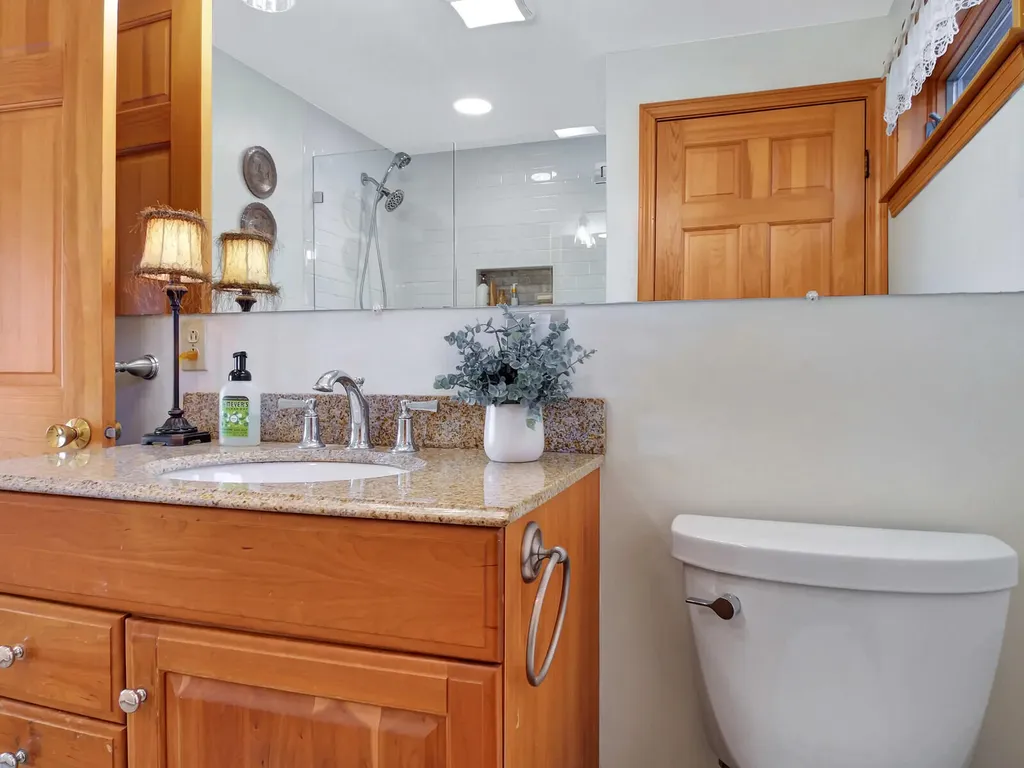 15 Sunrise Lane Readfield ME 04355