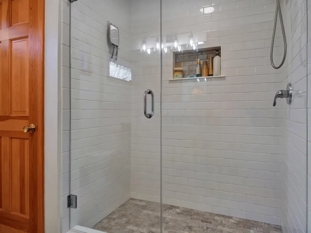 15 Sunrise Lane Readfield ME 04355
