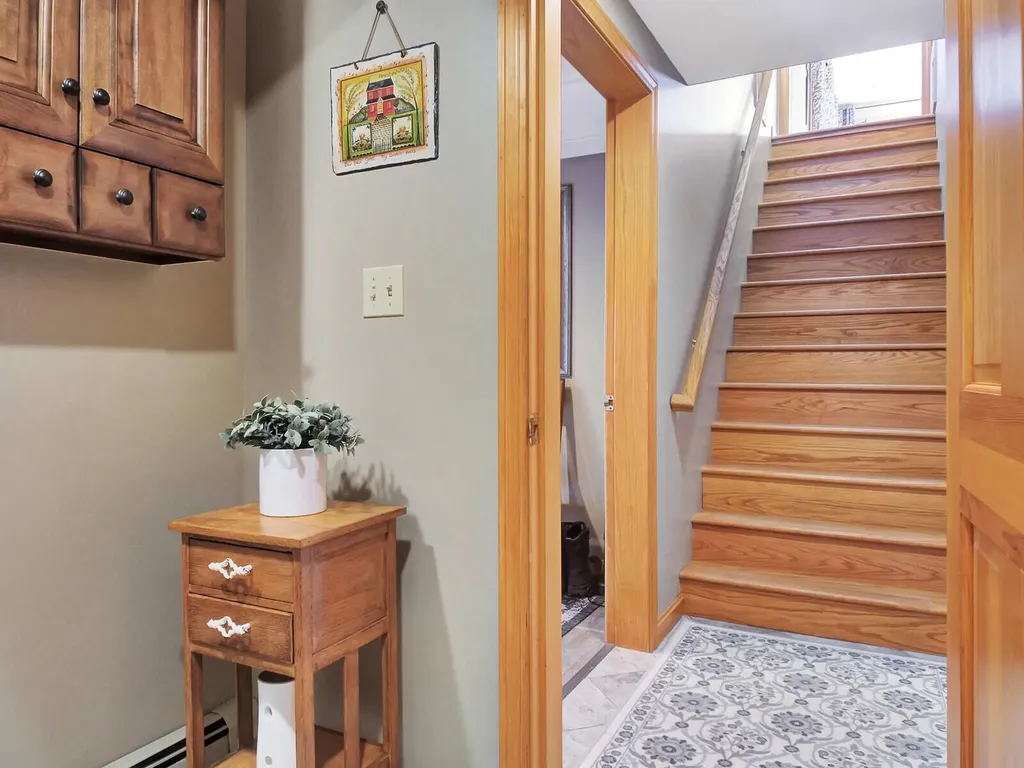 15 Sunrise Lane Readfield ME 04355