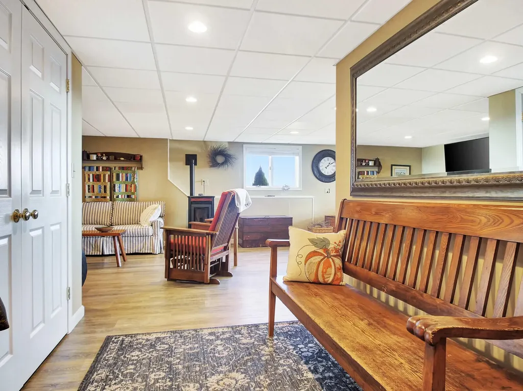 15 Sunrise Lane Readfield ME 04355