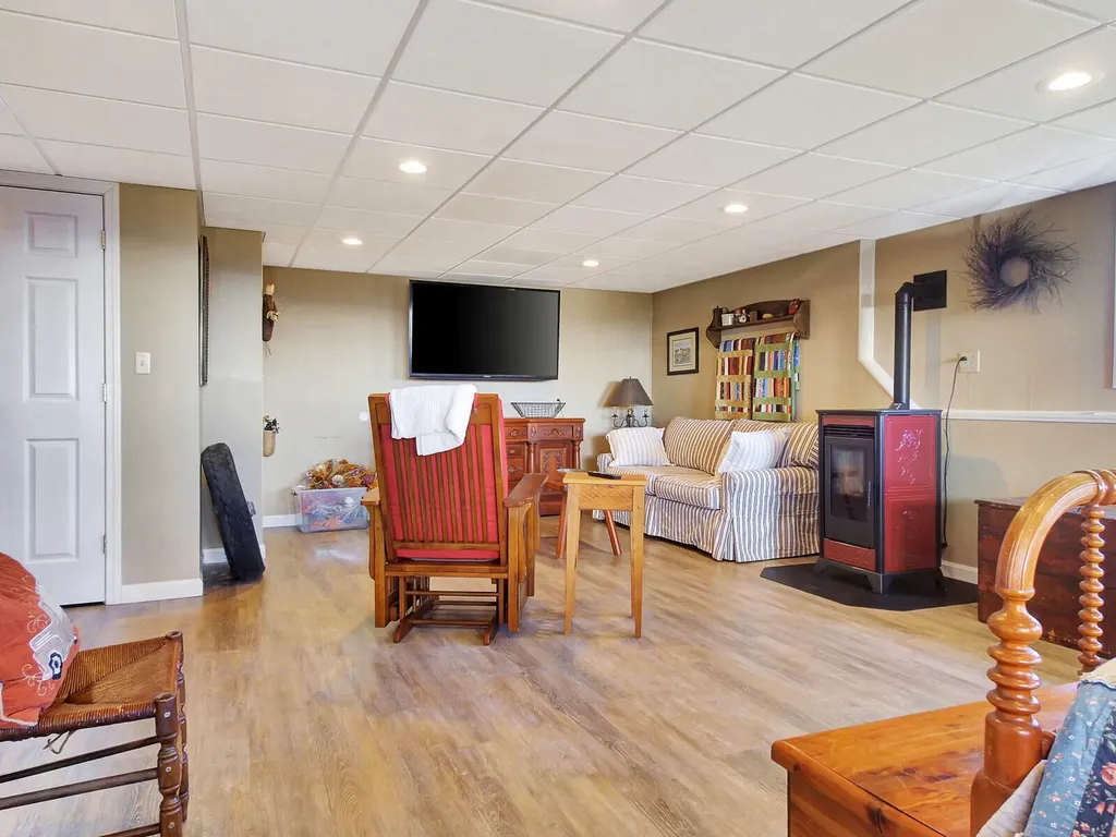 15 Sunrise Lane Readfield ME 04355