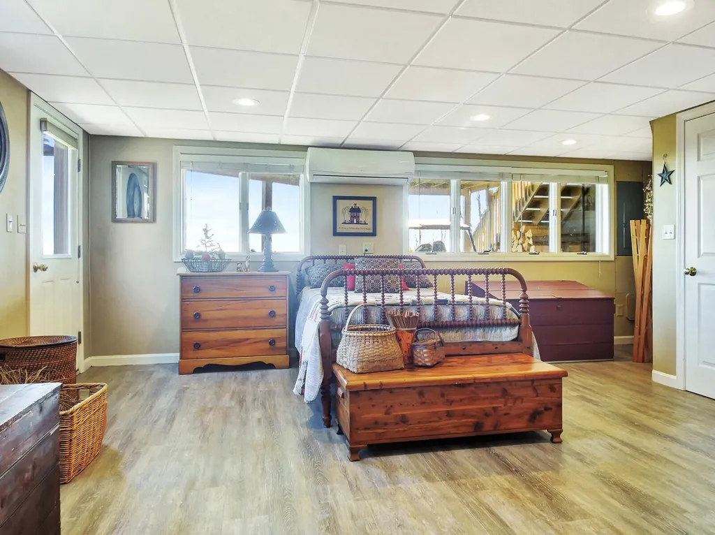 15 Sunrise Lane Readfield ME 04355