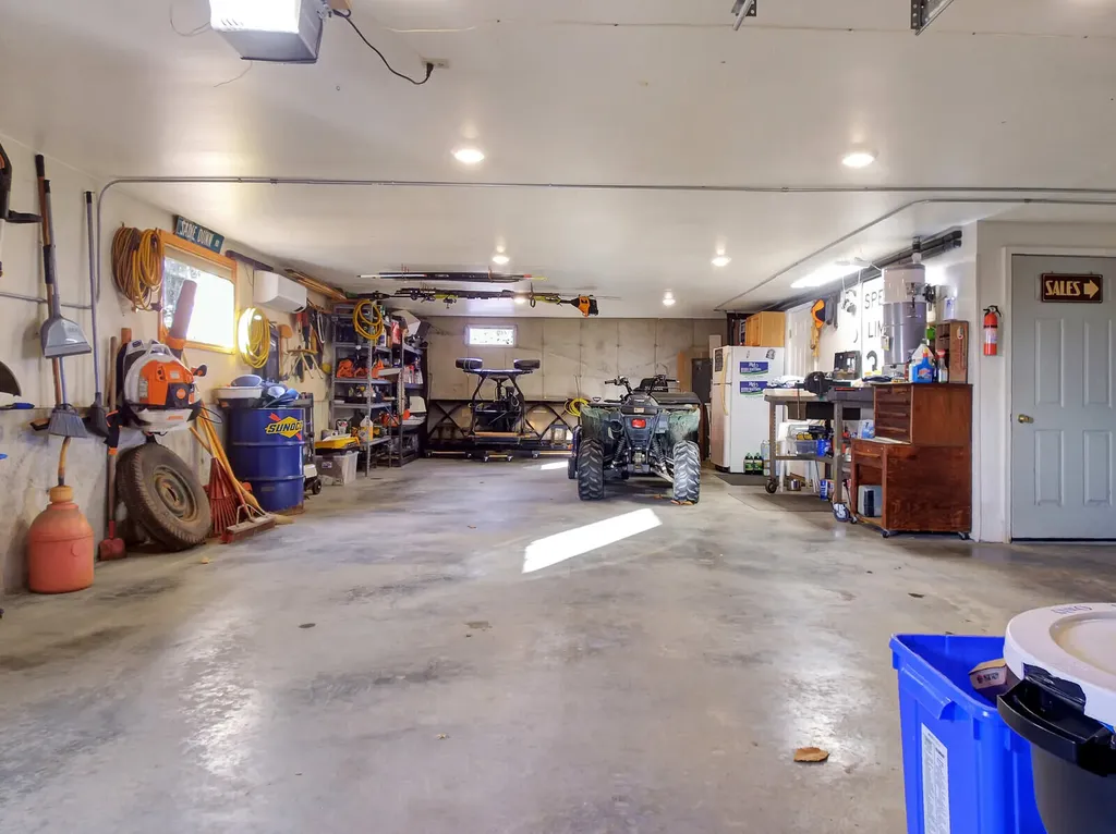 15 Sunrise Lane Readfield ME 04355