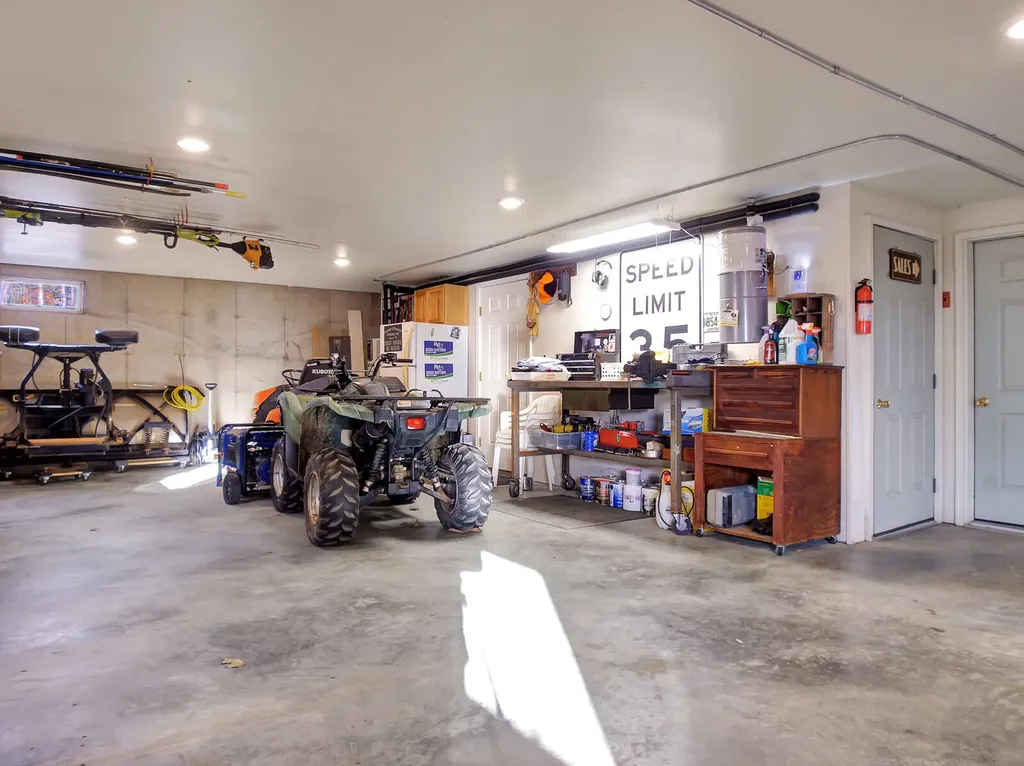 15 Sunrise Lane Readfield ME 04355