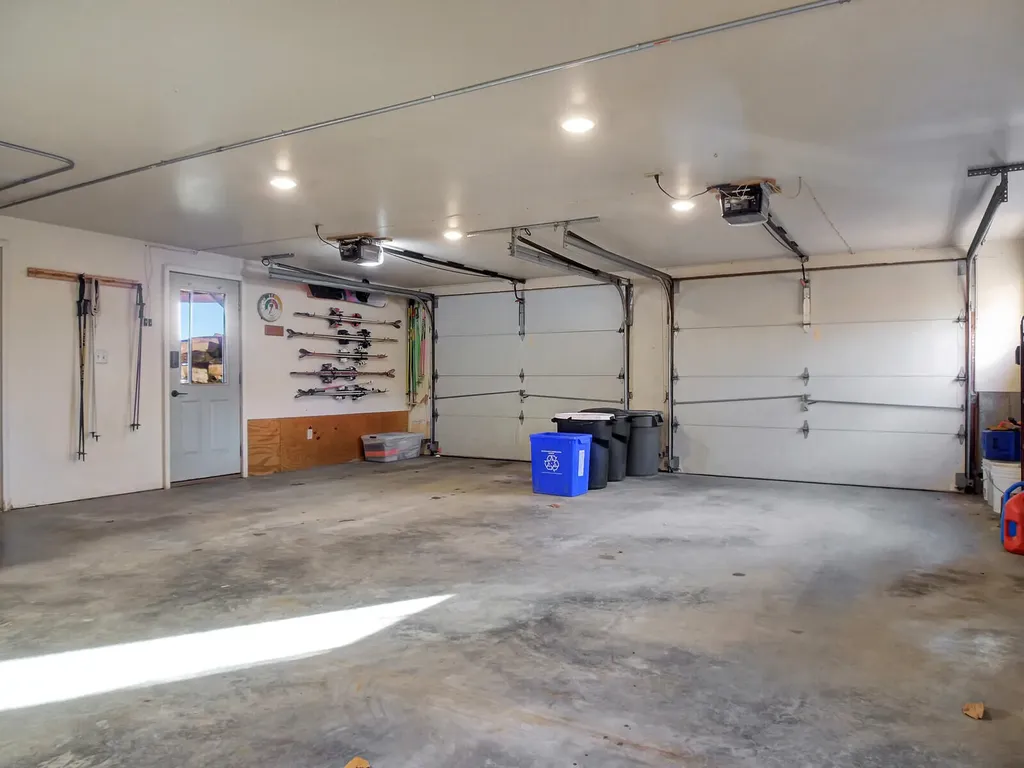 15 Sunrise Lane Readfield ME 04355