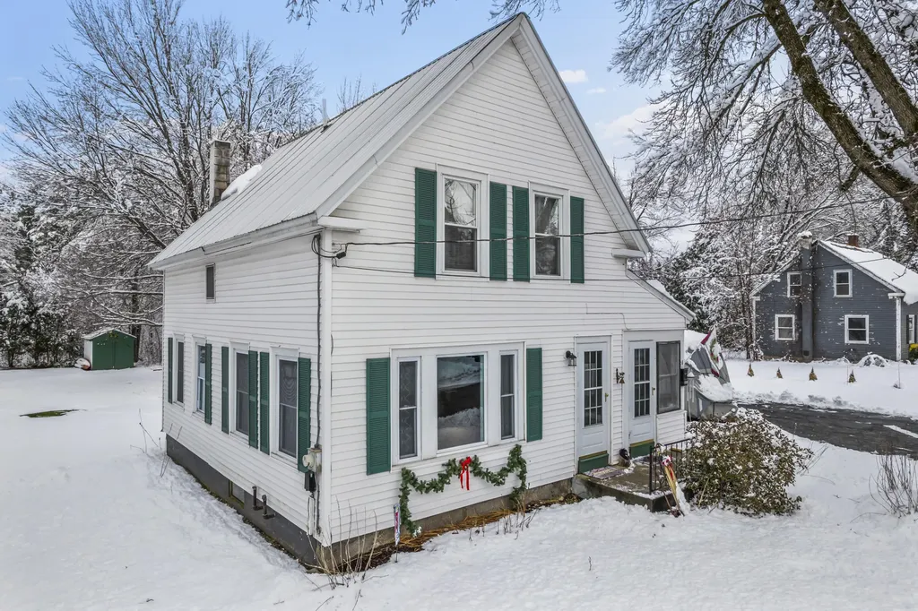 24 Pleasant Street Fryeburg ME 04037