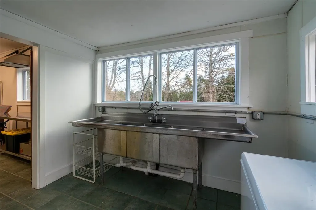 303 Commercial Street Rockport ME 04856