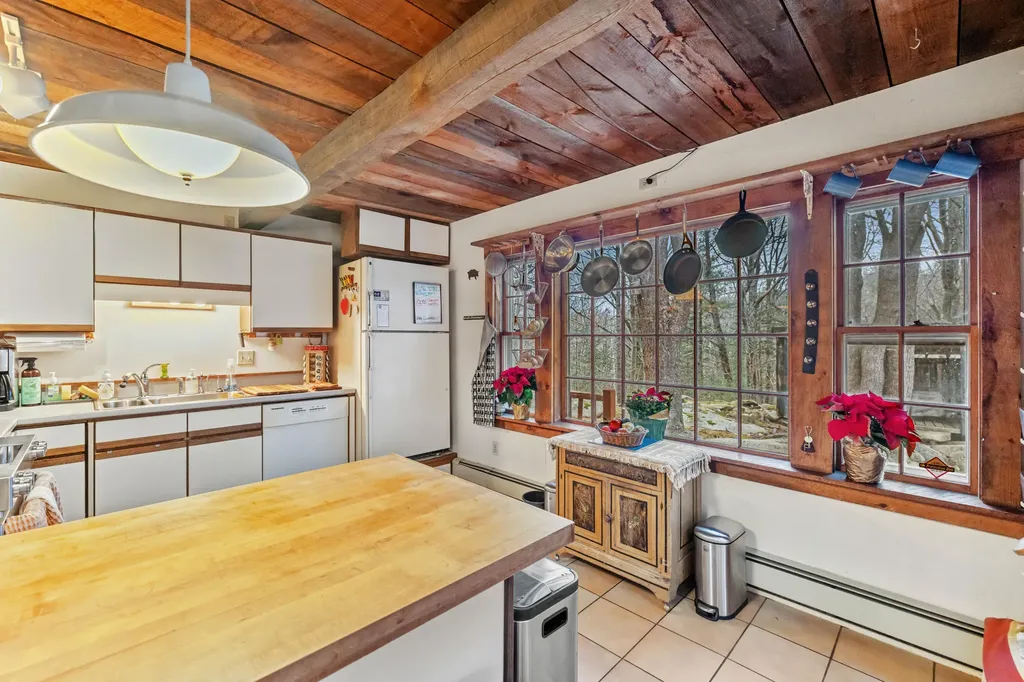 144 Beachwood Avenue Kennebunkport ME 04046