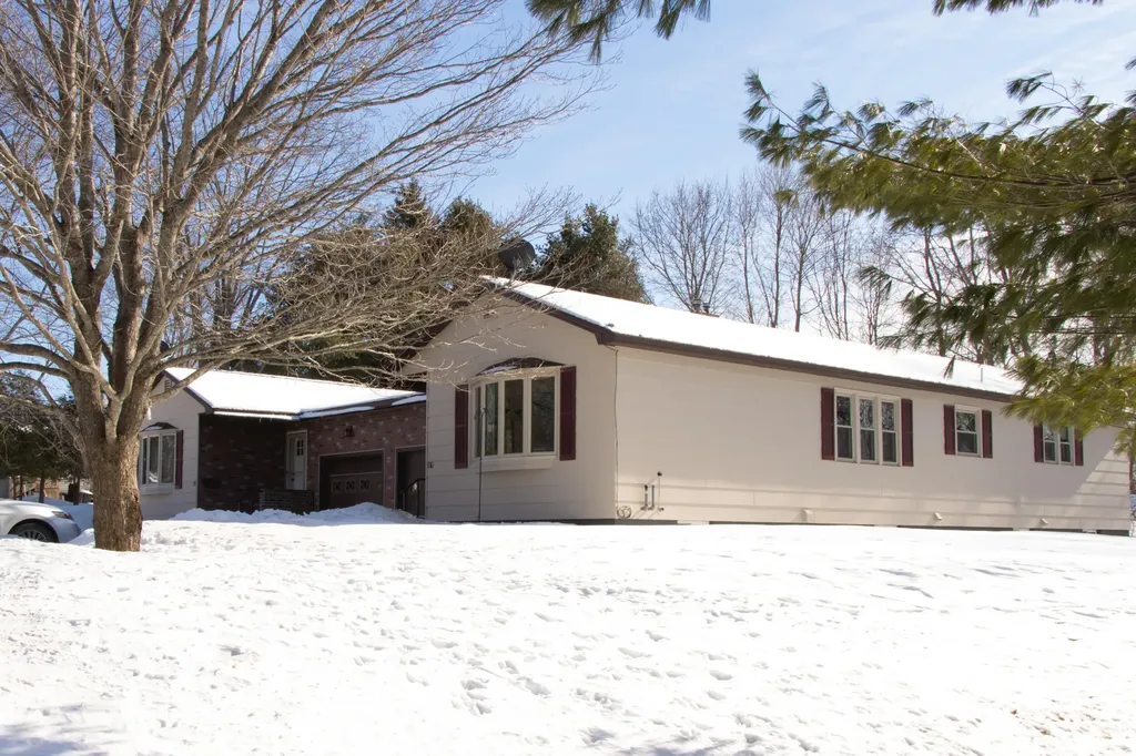 15-17 Sunset Lane Lincoln ME 04457