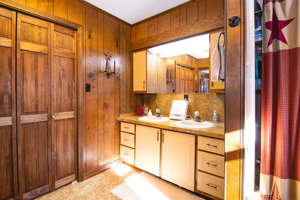 15-17 Sunset Lane Lincoln ME 04457