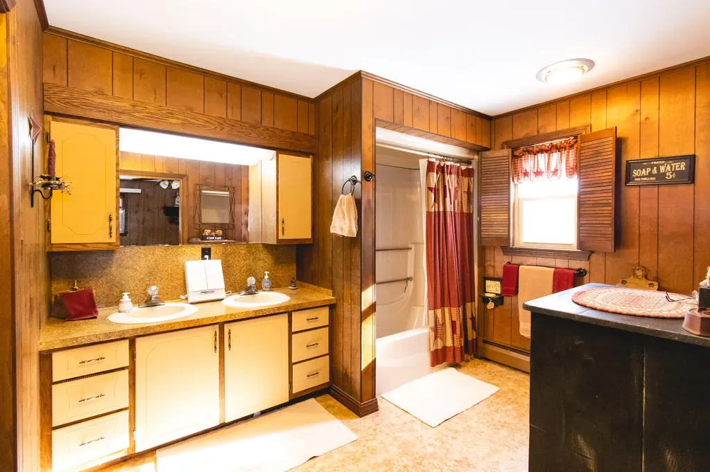 15-17 Sunset Lane Lincoln ME 04457