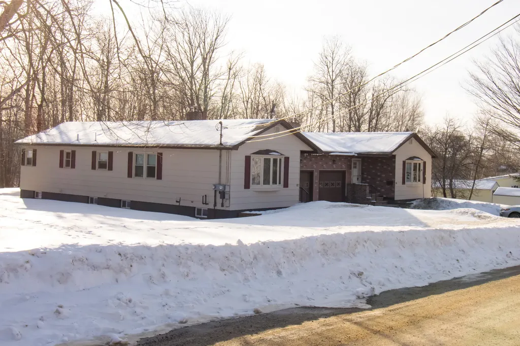 15-17 Sunset Lane Lincoln ME 04457