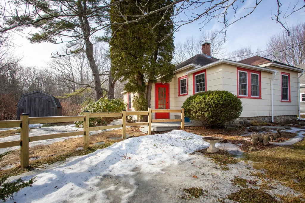 42 Rawson Avenue Camden ME 04843